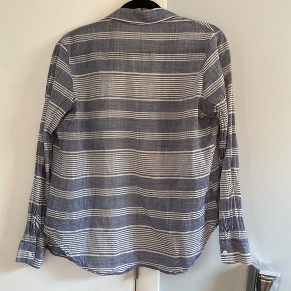 Wayf. 100% cotton button up. Size small - Picture 3 of 4